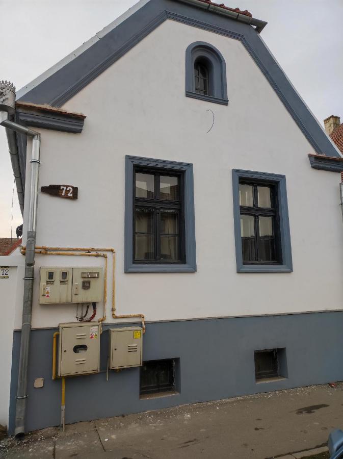 The Little White House Apartment Sibiu Exterior photo